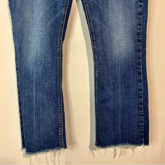 Silver Jeans Women’s Izzy Ankle Kicker Jeans Medium Blue Wash Size 29 x 26 EUC - Picture 3 of 9
